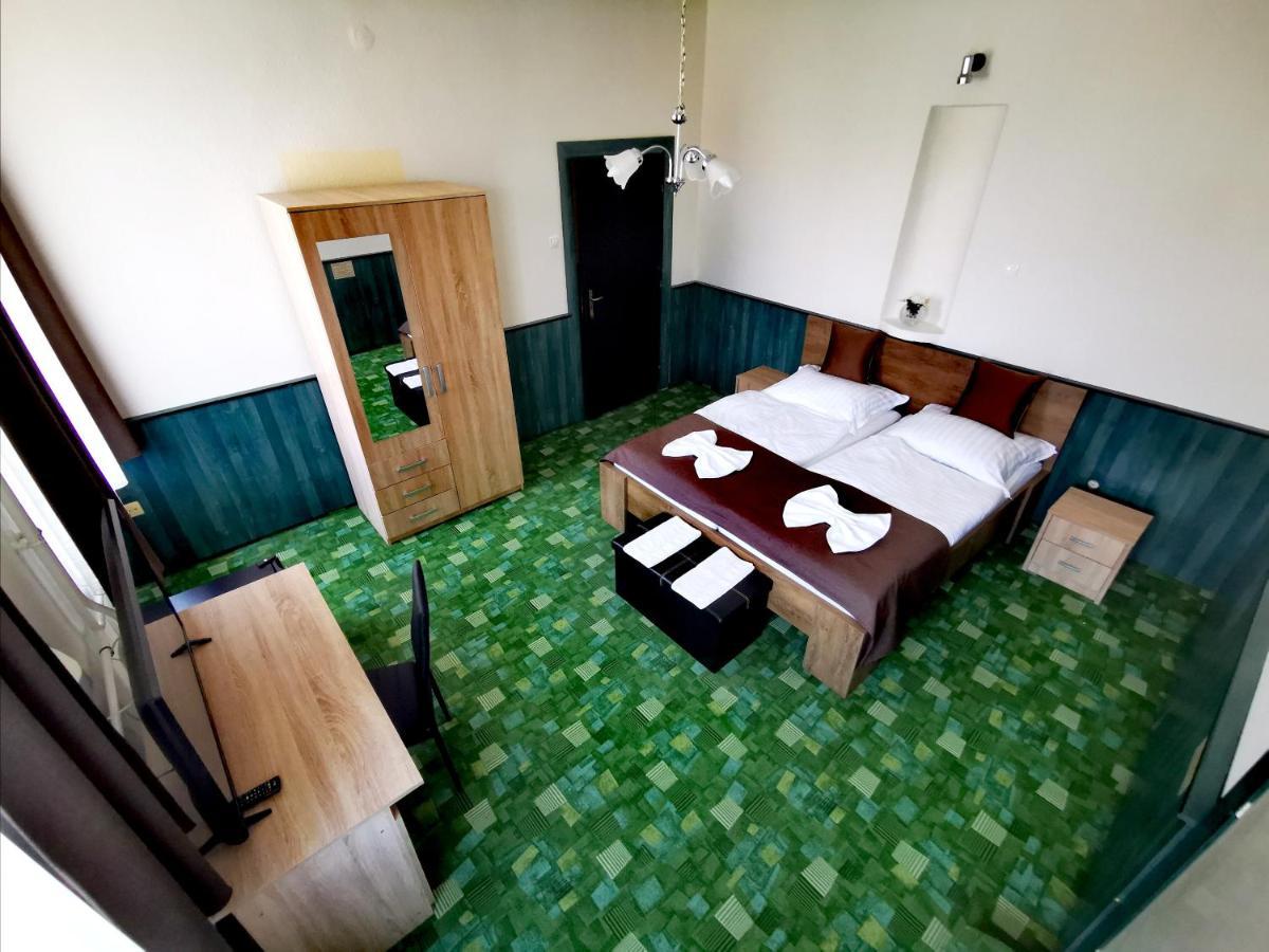 KOMPLEX -Rendezvénytermek-Panzió-Apartman-Irodák- Mateszalka Kültér fotó