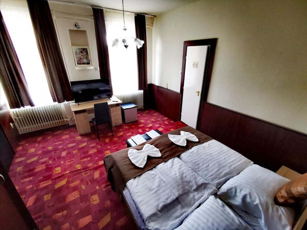 KOMPLEX -Rendezvénytermek-Panzió-Apartman-Irodák- Mateszalka Kültér fotó