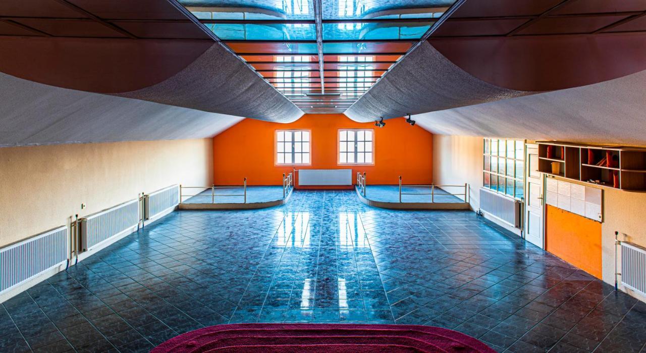 KOMPLEX -Rendezvénytermek-Panzió-Apartman-Irodák- Mateszalka Kültér fotó