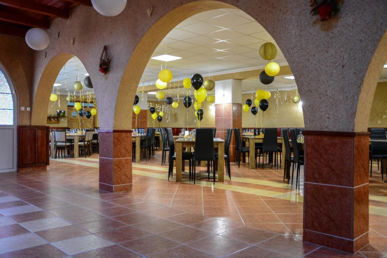 KOMPLEX -Rendezvénytermek-Panzió-Apartman-Irodák- Mateszalka Kültér fotó