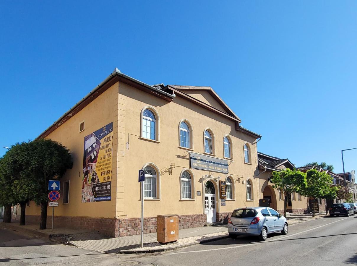 KOMPLEX -Rendezvénytermek-Panzió-Apartman-Irodák- Mateszalka Kültér fotó